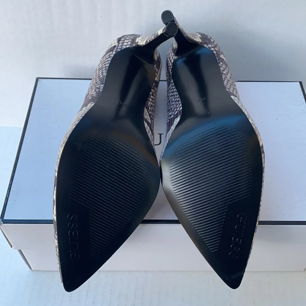 New GUESS Crew2 Women's Shoes SZ 7